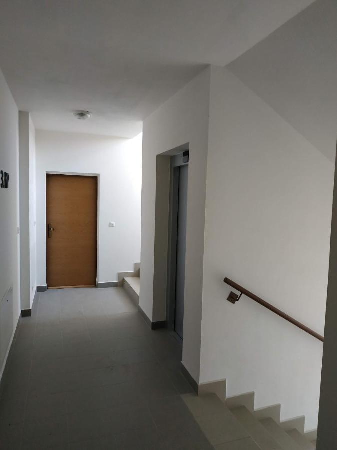 Apartmán One To One Štúrovo Exterior foto